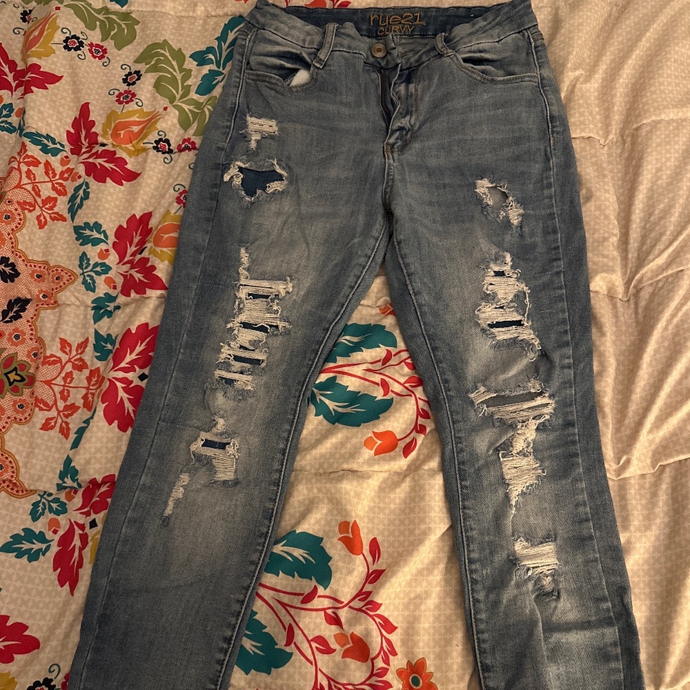 Rue 21 curvy stretchy jeans w holes -size 10 -